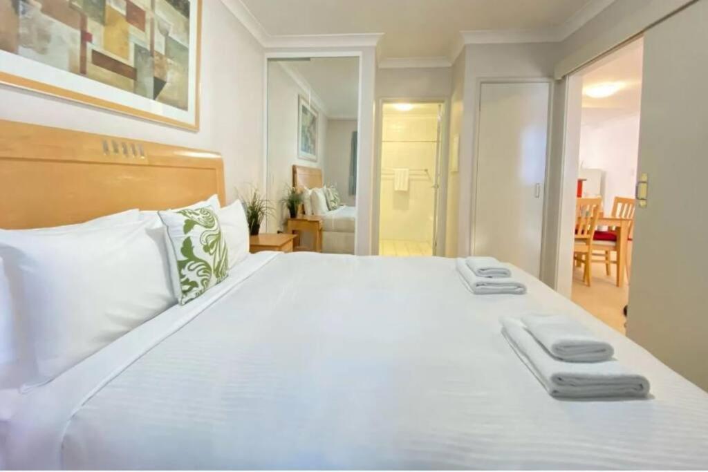 City & Lakeside With Free Parking, Pool And 10 Mins Walk Into The City Perth Exterior foto