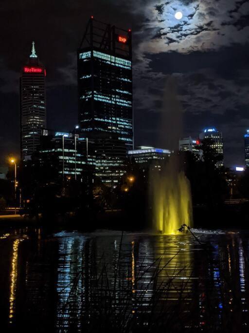 City & Lakeside With Free Parking, Pool And 10 Mins Walk Into The City Perth Exterior foto